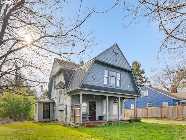 view of front of house featuring covered porch and a front lawn