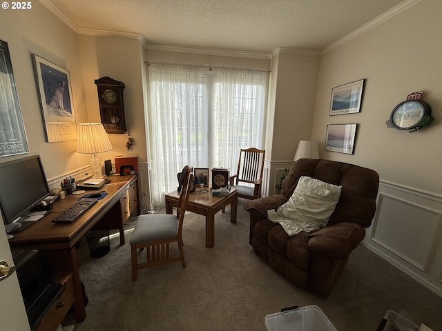 living area with ornamental molding, a wainscoted wall, carpet flooring, and a textured ceiling