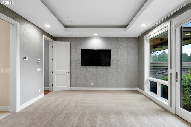 840 Sahalee Ct, Salem, OR 97306 - unfurnished living room with carpet, baseboards, recessed lighting, and a raised ceiling