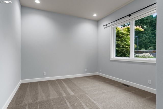 840 Sahalee Ct, Salem, OR 97306 - carpeted empty room featuring recessed lighting and baseboards