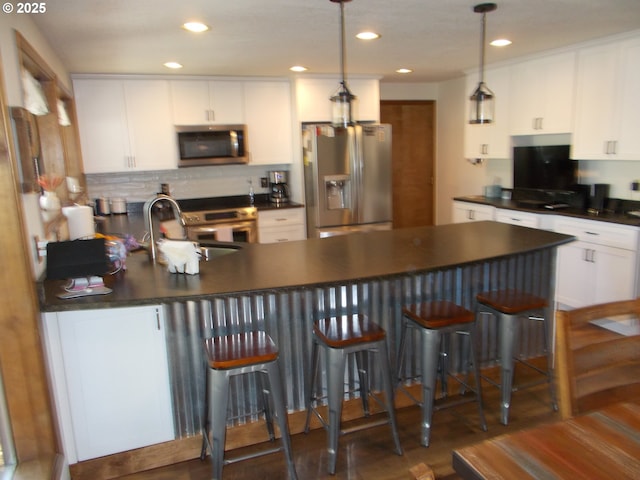 43497 Shetland Ct, Pendleton, OR 97801 - kitchen with stainless steel appliances, dark countertops, a sink, white cabinetry, and recessed lighting