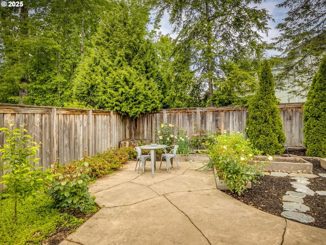 14066 Edenberry Dr, Lake Oswego, OR 97035 - fenced backyard featuring a patio and outdoor dining area