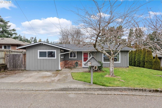 single story home with a front yard