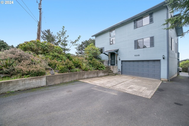 view of front facade featuring driveway and an attached garage