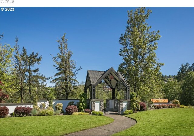 exterior space featuring a lawn