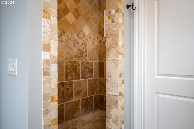 3232 NW Spencer St, Portland, OR 97229 - bathroom featuring a tile shower