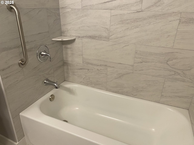 full bathroom featuring washtub / shower combination