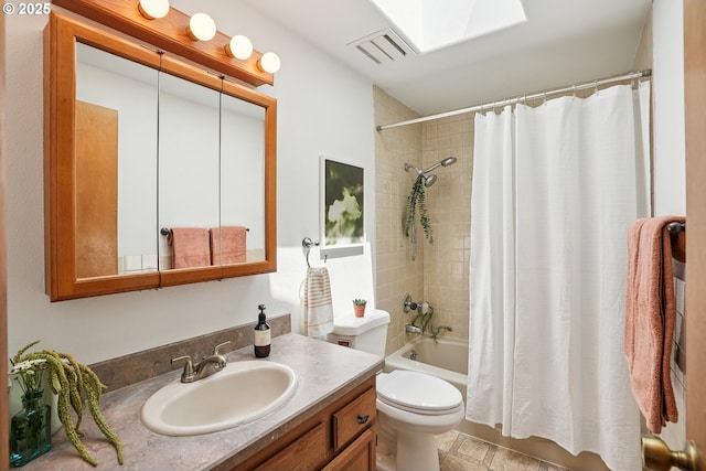2027 SE Lexington St, Portland, OR 97202 - bathroom with vanity and shower / bathtub combination with curtain