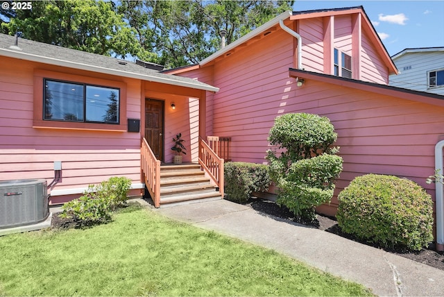 2027 SE Lexington St, Portland, OR 97202 - view of front of house with a front lawn