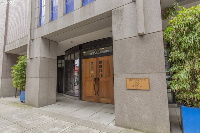 333 NW 9th Ave Unit 1205, Portland, OR 97209 - property entrance with stucco siding