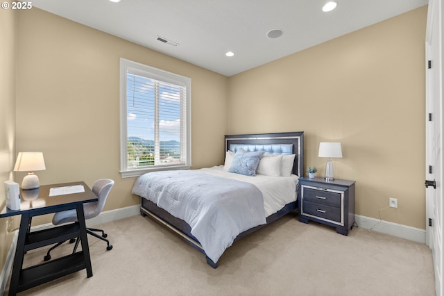 bedroom featuring visible vents, recessed lighting, baseboards, and light carpet