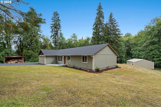 view of front of property featuring a garage, a front lawn, and aphalt driveway