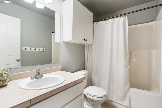 2233 NW Oxford St, Camas, WA 98607 - full bath featuring vanity, toilet, and shower / tub combo with curtain