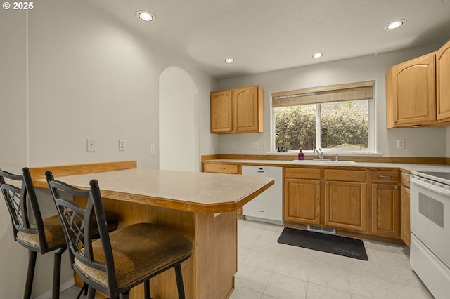 366 Pintail Ave SE, Salem, OR 97306 - kitchen with a peninsula, white appliances, a sink, and recessed lighting
