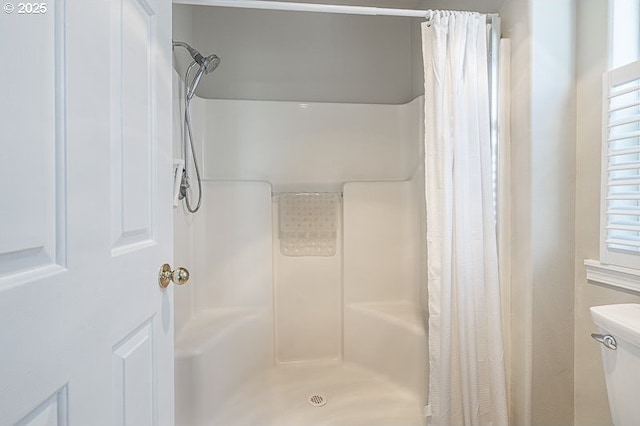 366 Pintail Ave SE, Salem, OR 97306 - bathroom with a wealth of natural light and curtained shower