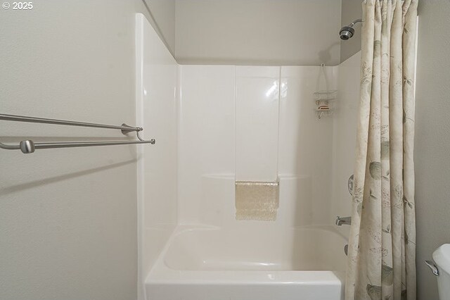 366 Pintail Ave SE, Salem, OR 97306 - bathroom with shower / bath combination with curtain