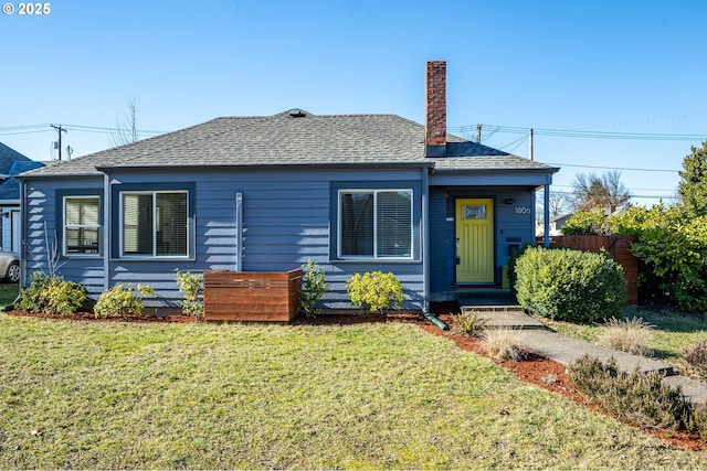 bungalow-style home featuring a front lawn