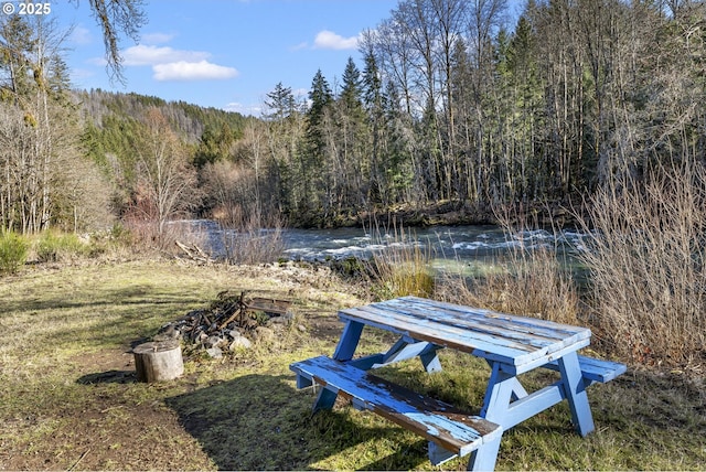 view of yard featuring a water view