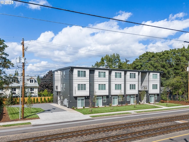 10985 E Burnside St Unit 3, Portland, OR 97216 - view of property featuring a front yard