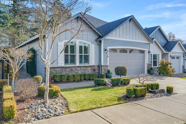 view of front of property featuring a garage and a front lawn