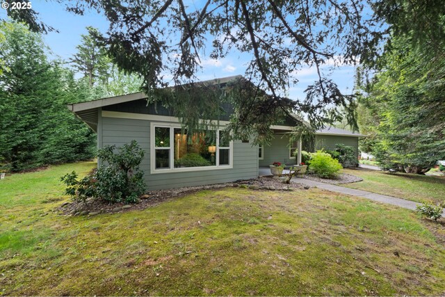 3144 Diane Dr, Lake Oswego, OR 97035 - view of front of house with a front yard
