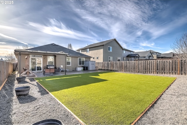 view of yard featuring a patio