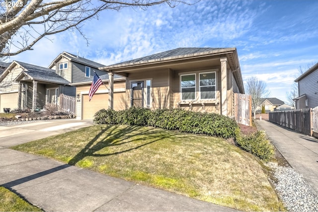 view of front facade featuring a front yard