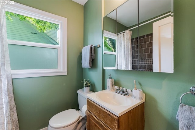 1716 N Rosa Parks Way, Portland, OR 97217 - full bath featuring vanity, toilet, and a shower with curtain