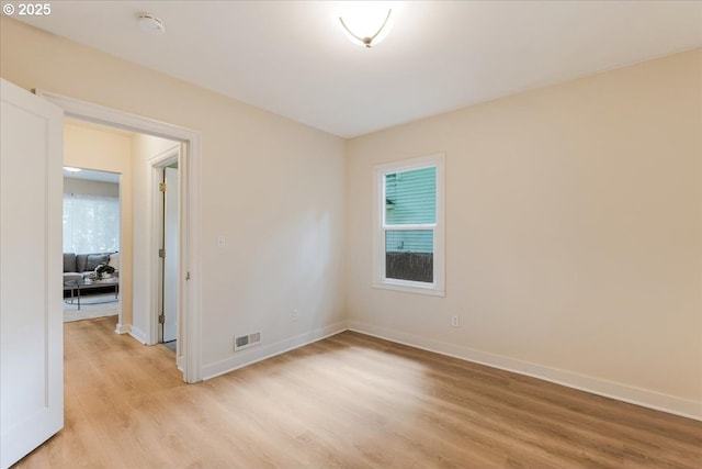 1716 N Rosa Parks Way, Portland, OR 97217 - empty room featuring light wood-style flooring and baseboards