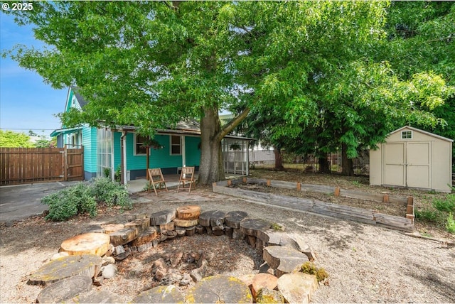 1716 N Rosa Parks Way, Portland, OR 97217 - view of yard featuring a patio area