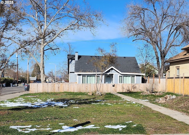 view of front of house with fence