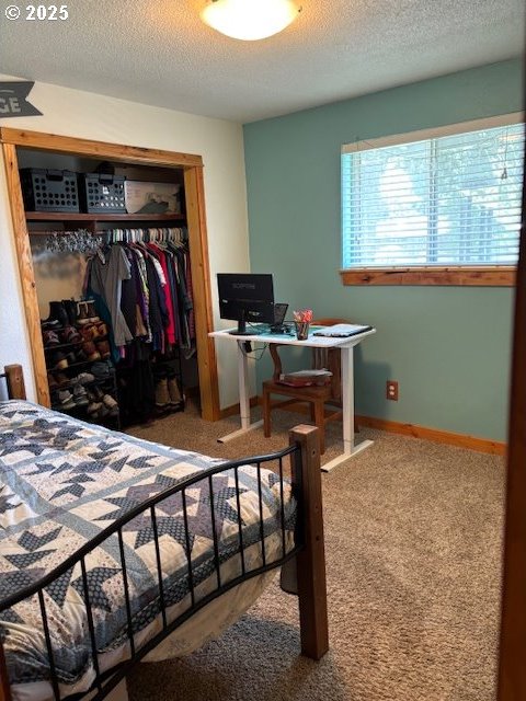 34851 Seavey Loop Rd, Eugene, OR 97405 - bedroom featuring a textured ceiling, a closet, carpet, and an office area