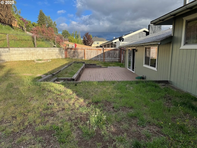 1903 N Eldorado Ave, Klamath Falls, OR 97601 - view of yard with a deck