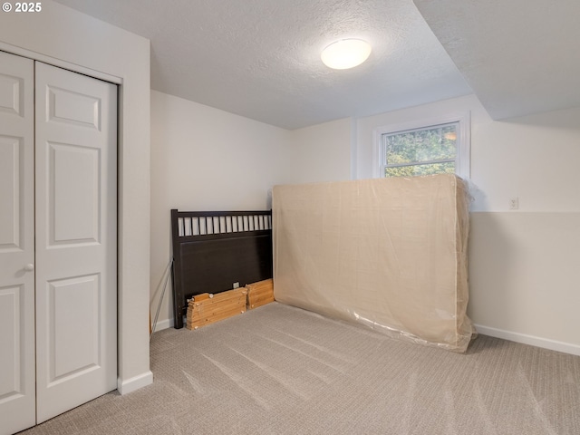 12720 S Carus Rd, Oregon City, OR 97045 - unfurnished bedroom featuring baseboards, carpet, a textured ceiling, and a closet