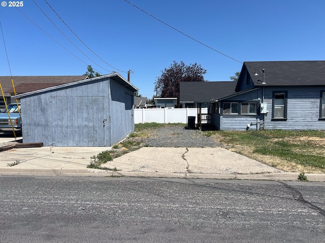 2909 College St, Baker City, OR 97814 - view of side of home with roof with shingles