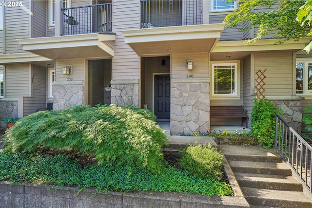 240 NE 5th St, Gresham, OR 97030 - property entrance with stone siding and a balcony