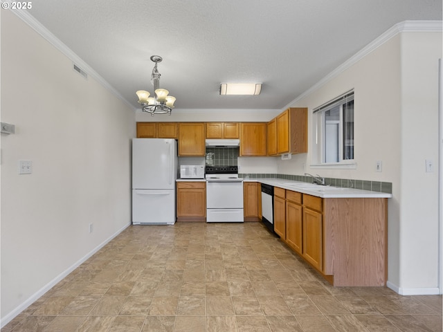 kitchen with a sink, white appliances, a chandelier, baseboards, and under cabinet range hood