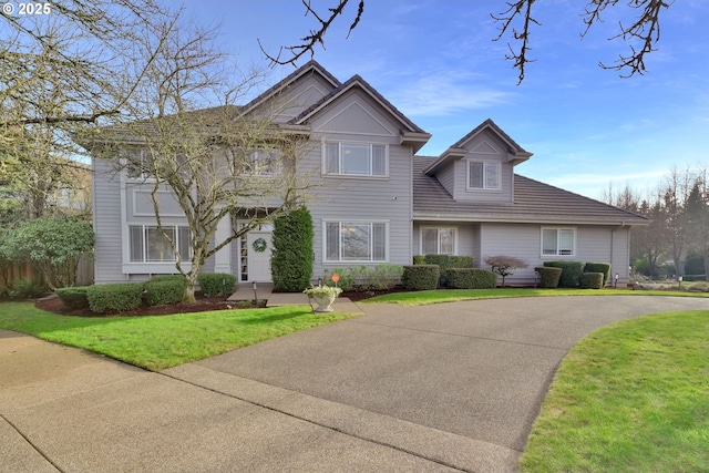 view of front facade with a front yard