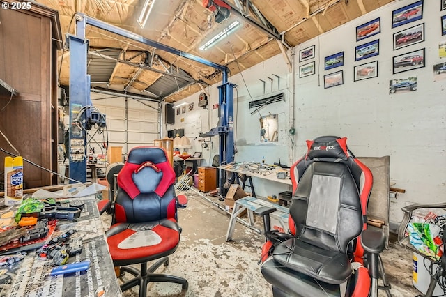 6135 SE Clatsop St, Portland, OR 97206 - view of garage