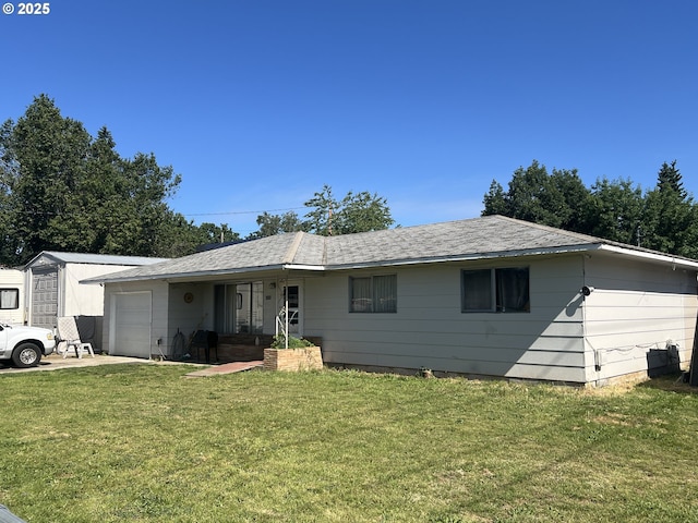 6135 SE Clatsop St, Portland, OR 97206 - ranch-style house featuring a front yard and a garage