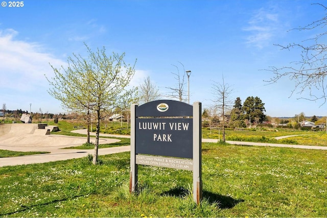 view of community / neighborhood sign