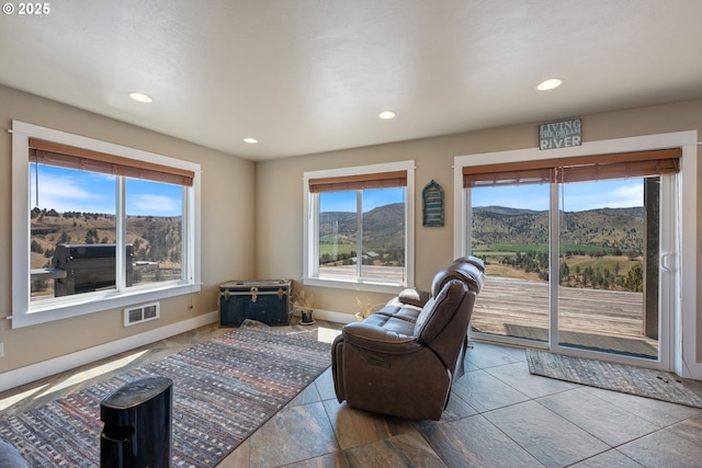 42224 Cupper Creek Rd, Kimberly, OR 97848 - living area featuring a mountain view and recessed lighting