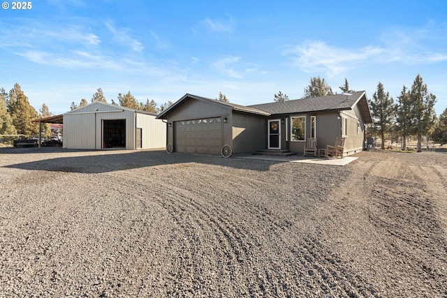 view of front of property featuring an outbuilding and driveway