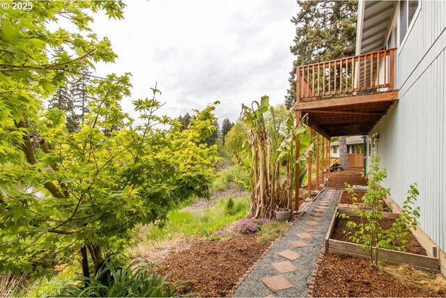 12190 SW Merestone Ct, Tigard, OR 97223 - view of yard featuring a garden