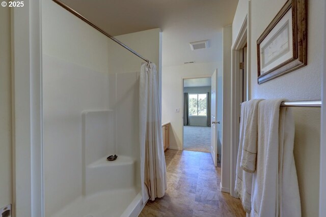 89650 Sea Breeze Dr, Warrenton, OR 97146 - bathroom with a shower with curtain and vanity