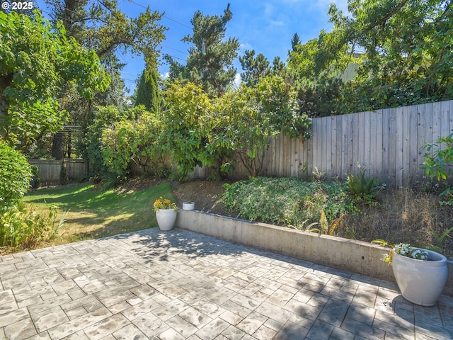 1720 Kilkenny Dr, Lake Oswego, OR 97034 - fenced backyard featuring a patio area