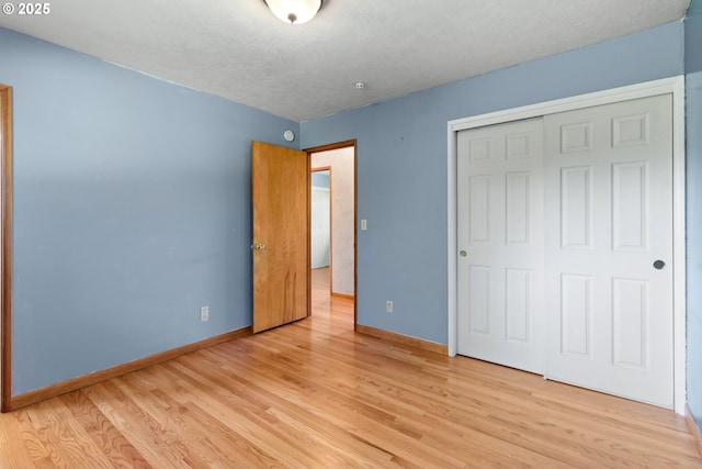3602 NE 134th Ave, Portland, OR 97230 - unfurnished bedroom featuring light wood-style floors, a closet, and a textured ceiling