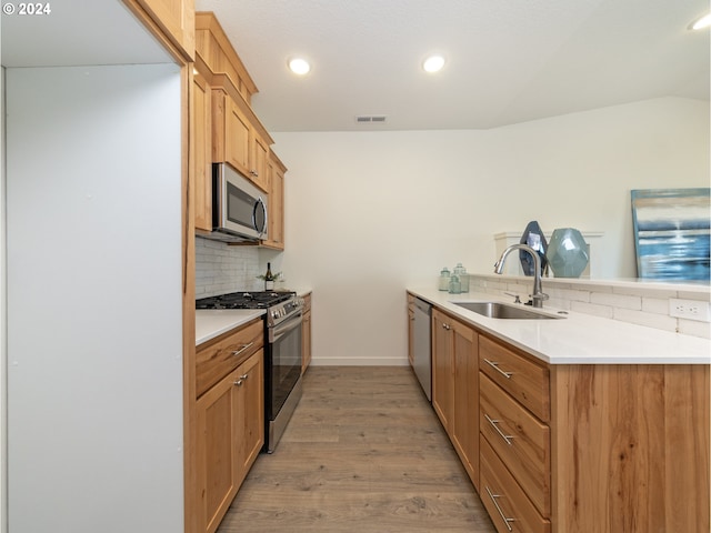 2366 Kingwood St, Forest Grove, OR 97116 - kitchen with visible vents, a sink, stainless steel appliances, light wood-type flooring, and backsplash