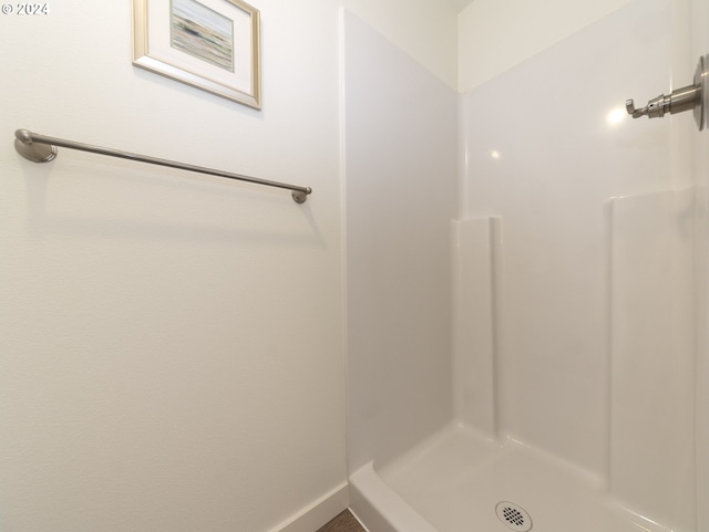2366 Kingwood St, Forest Grove, OR 97116 - full bath featuring a shower stall