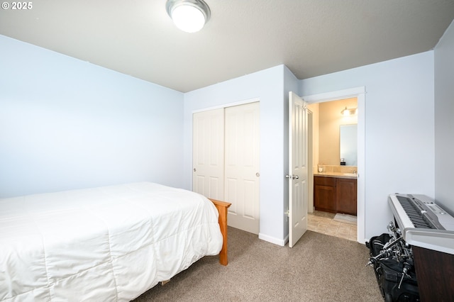 976 E 15th St, Lafayette, OR 97127 - bedroom with light colored carpet and a closet